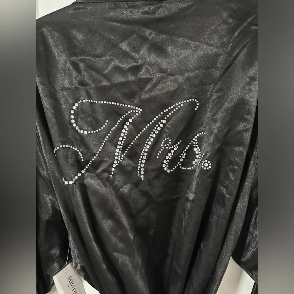 NWT David’s Bridal Mrs. Satin Robe - Picture 5 of 9